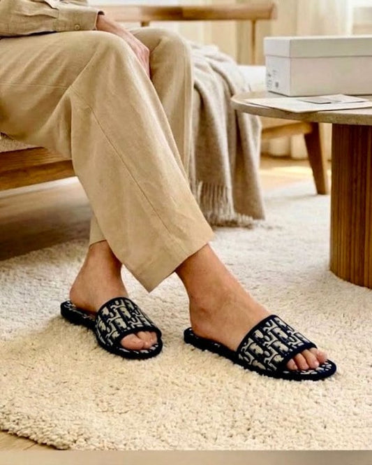 Iconic D Slides