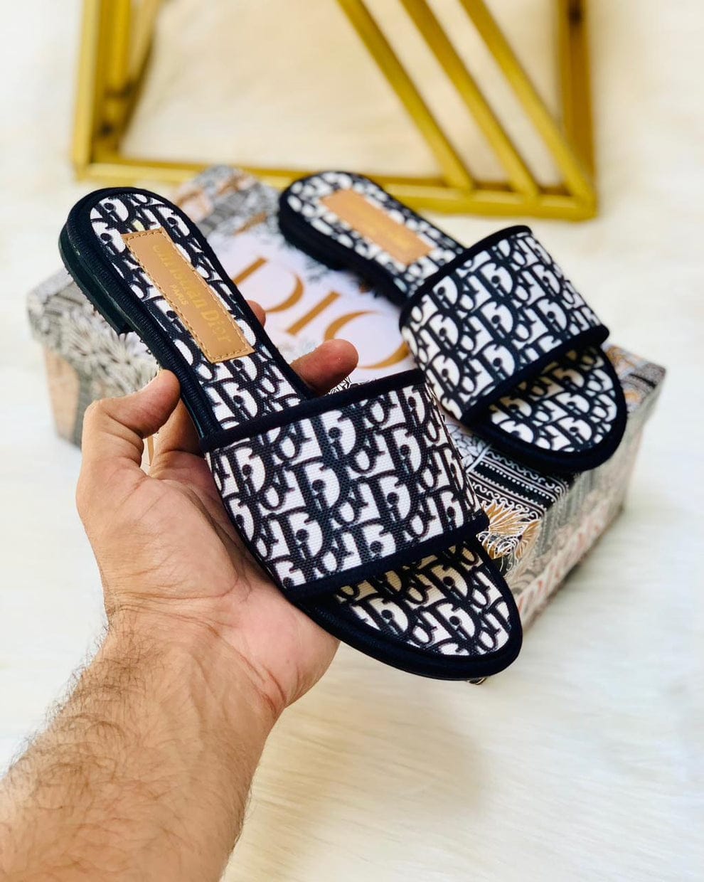 Iconic D Slides