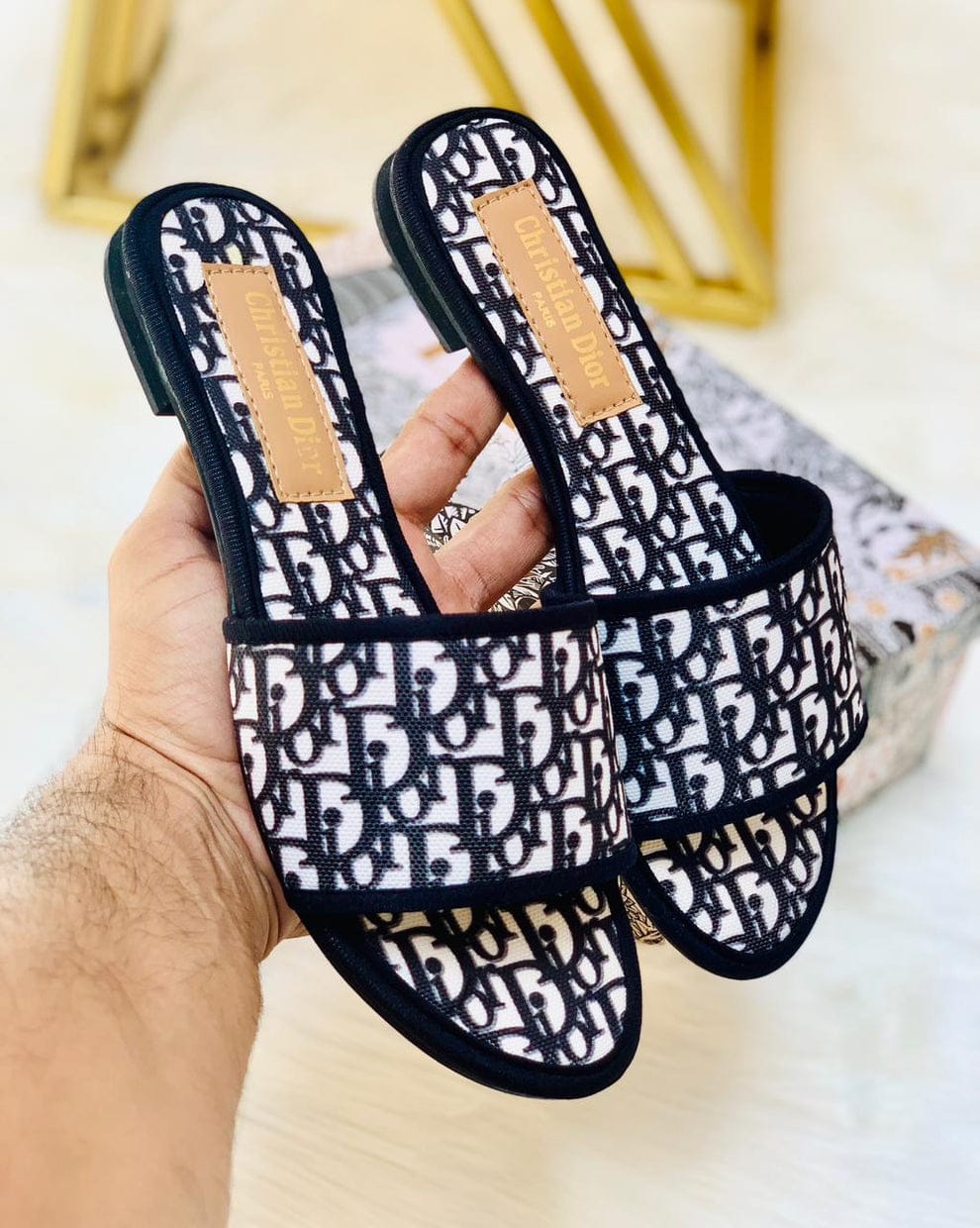 Iconic D Slides